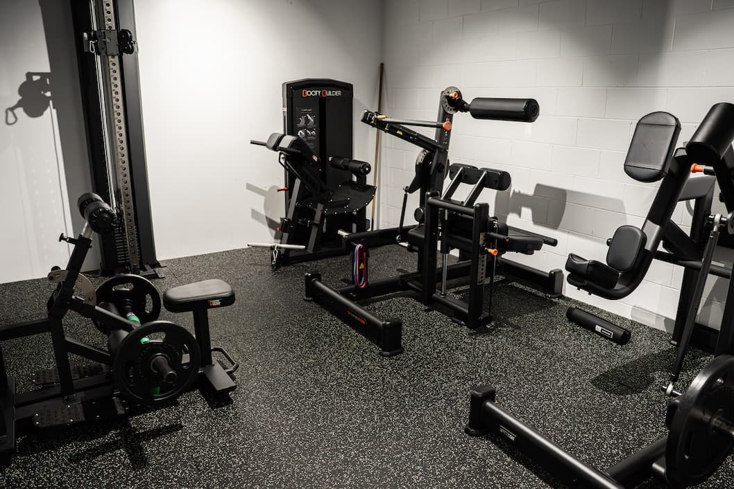 Glute and leg training equipment